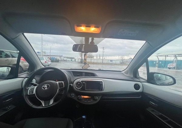 Toyota Yaris cena 33900 przebieg: 208000, rok produkcji 2014 z Piła małe 301